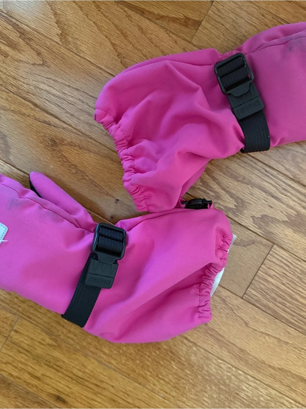Reima Bright Pink Kids Mittens with Secure Wrist Strap Sz 4 good condition